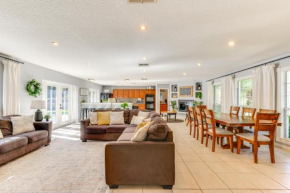 Centrally Located Home with Fenced Yard in Oviedo!